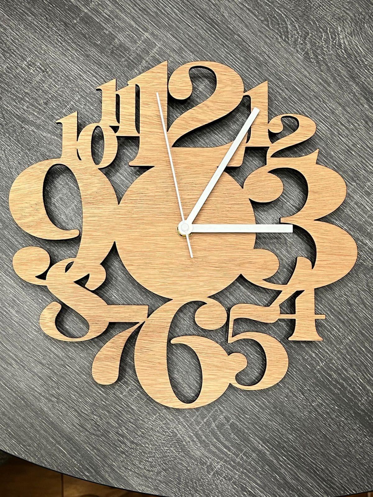Custom scattered number clock